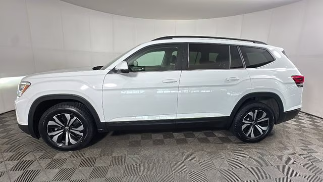 2024 Pure White Volkswagen Atlas 2.0T SE AWD SUV