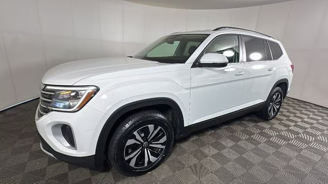 2024 Pure White Volkswagen Atlas 2.0T SE AWD SUV