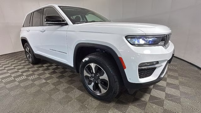 2023 Bright White Clearcoat Jeep Grand Cherokee 4xe 4X4 SUV