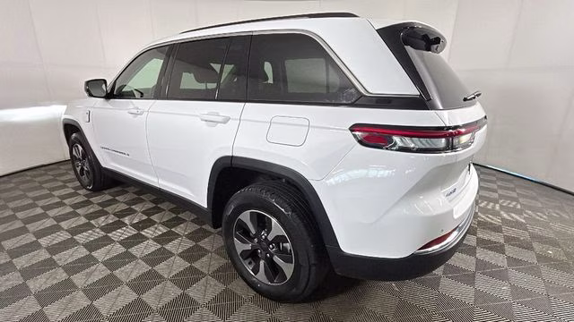 2023 Bright White Clearcoat Jeep Grand Cherokee 4xe 4X4 SUV
