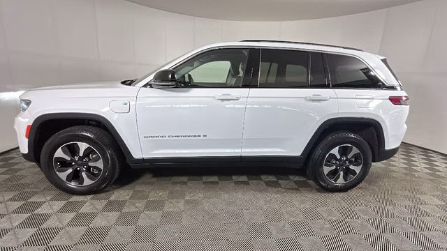 2023 Bright White Clearcoat Jeep Grand Cherokee 4xe 4X4 SUV