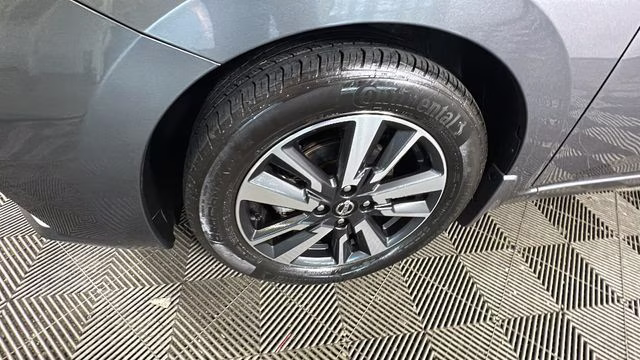 2022 Gun Metallic Nissan Versa 1.6 SV FWD Sedan