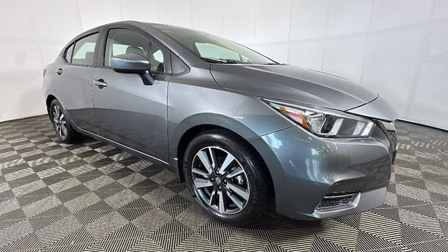 2022 Gun Metallic Nissan Versa 1.6 SV FWD Sedan