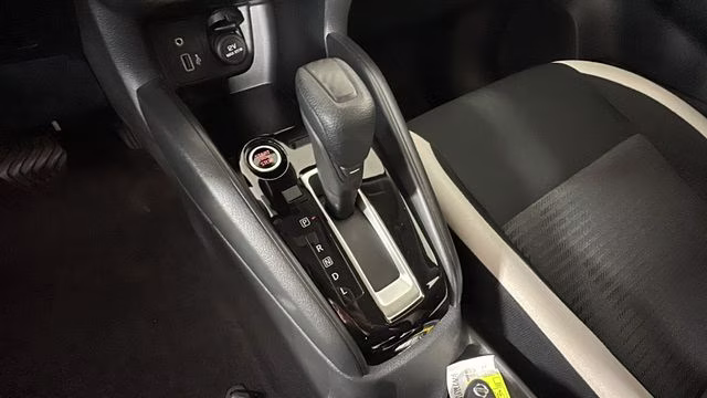 2022 Gun Metallic Nissan Versa 1.6 SV FWD Sedan