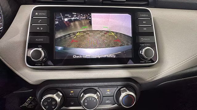 2022 Gun Metallic Nissan Versa 1.6 SV FWD Sedan