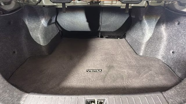 2022 Gun Metallic Nissan Versa 1.6 SV FWD Sedan