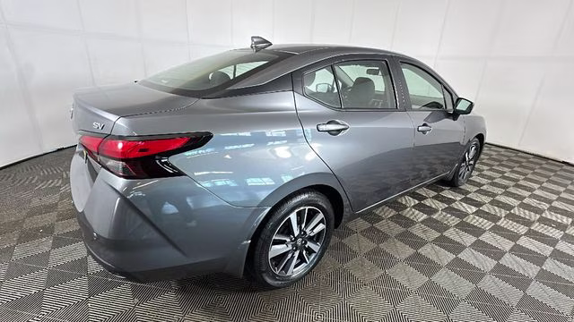 2022 Gun Metallic Nissan Versa 1.6 SV FWD Sedan