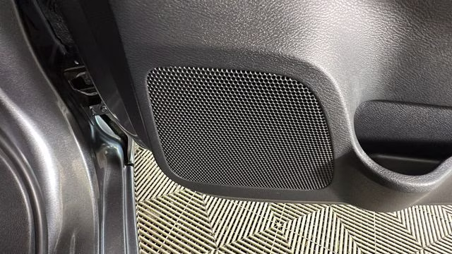 2022 Gun Metallic Nissan Versa 1.6 SV FWD Sedan