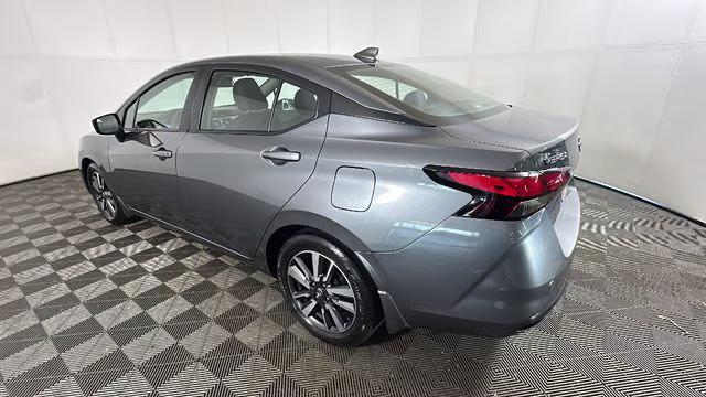 2022 Gun Metallic Nissan Versa 1.6 SV FWD Sedan