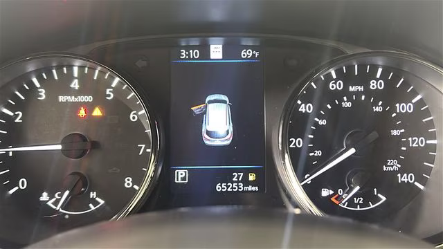 2022 Pearl White Tricoat Nissan Rogue Sport SL AWD SUV