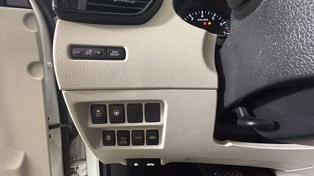 2022 Pearl White Tricoat Nissan Rogue Sport SL AWD SUV