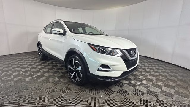 2022 Pearl White Tricoat Nissan Rogue Sport SL AWD SUV