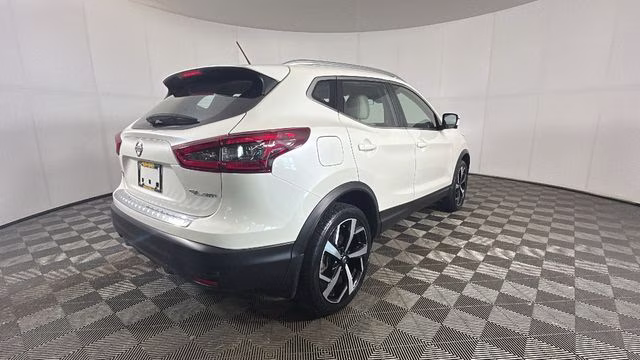 2022 Pearl White Tricoat Nissan Rogue Sport SL AWD SUV