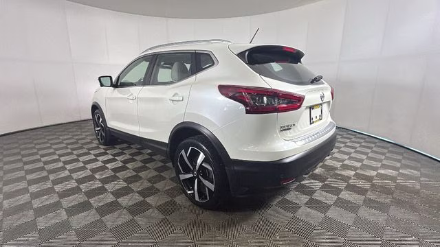 2022 Pearl White Tricoat Nissan Rogue Sport SL AWD SUV