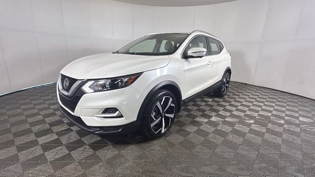 2022 Pearl White Tricoat Nissan Rogue Sport SL AWD SUV