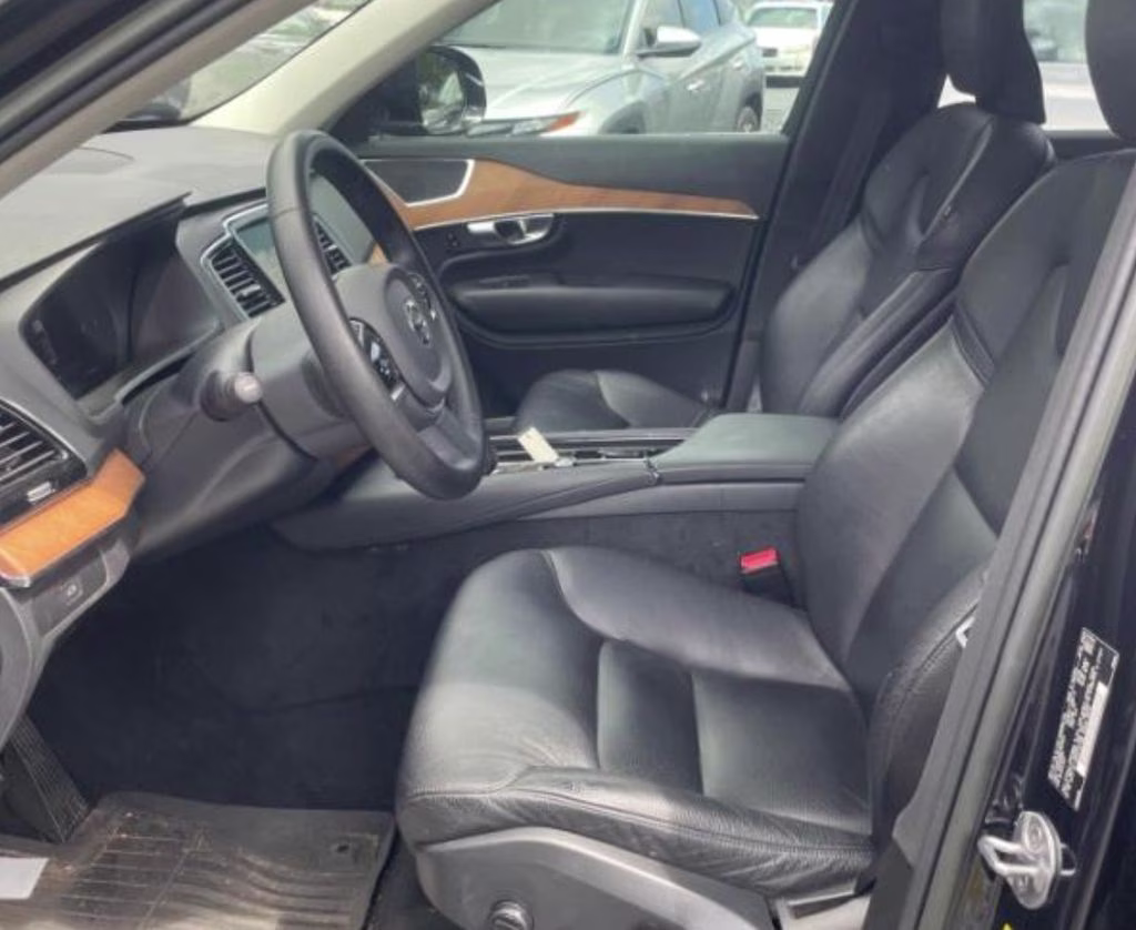 2023 Onyx Black Metallic Volvo XC90 B6 Plus 7-Seater AWD SUV
