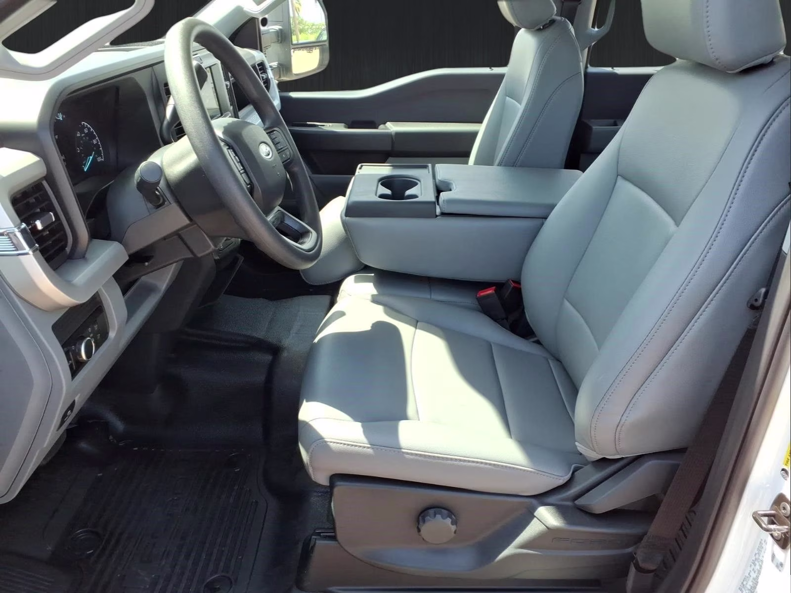 2026 Oxford White Ford Super Duty F-250 SRW XL 4X4 Truck