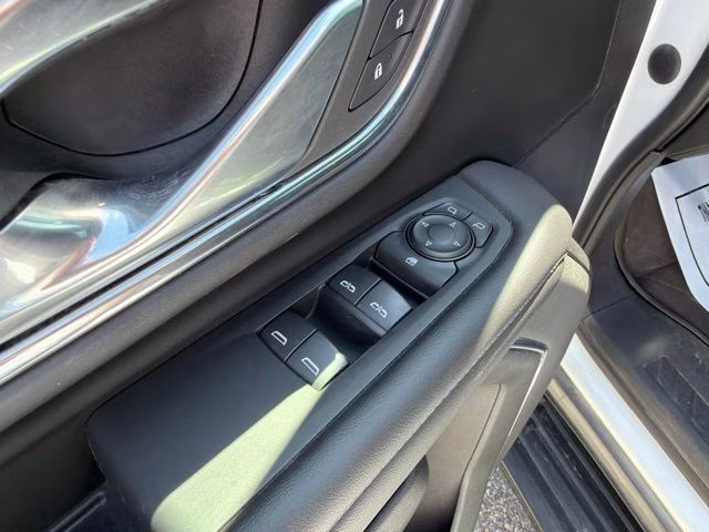 2022 Summit White GMC Yukon SLE 4X4 SUV