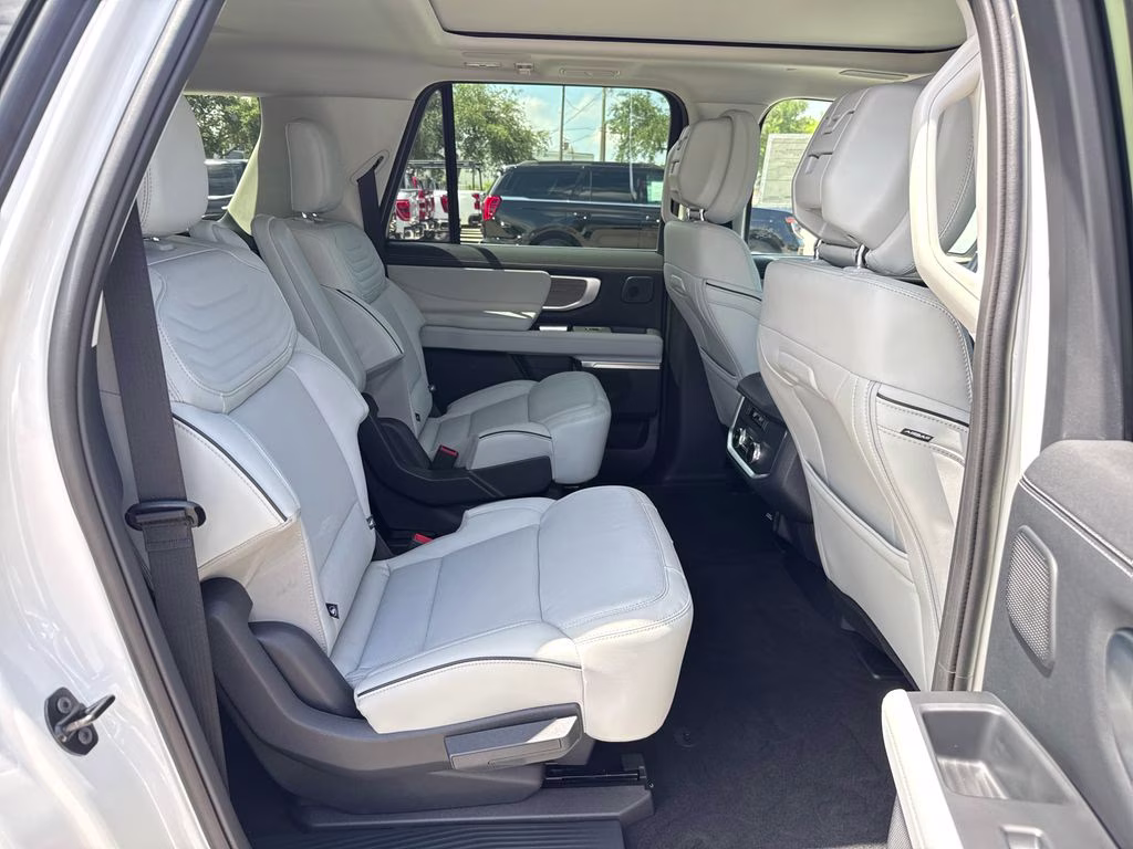 2026 Star White Metallic Tri-Coat Ford Expedition Max Platinum 4X4 SUV