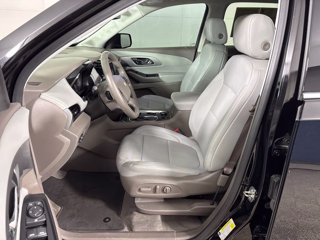 2020 Mosaic Black Metallic Chevrolet Traverse 3LT FWD SUV