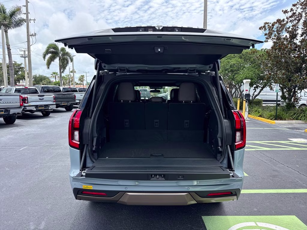 2026 Glacier Gray Metallic Tri-Coat Ford Expedition King Ranch 4X4 SUV