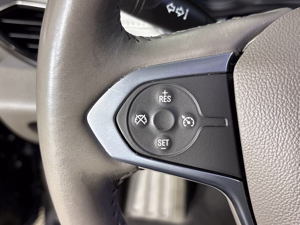 2020 Mosaic Black Metallic Chevrolet Traverse 3LT FWD SUV