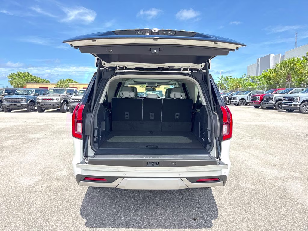 2026 Star White Metallic Tri-Coat Ford Expedition Max Platinum 4X4 SUV