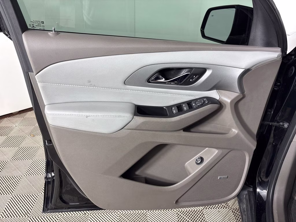 2020 Mosaic Black Metallic Chevrolet Traverse 3LT FWD SUV