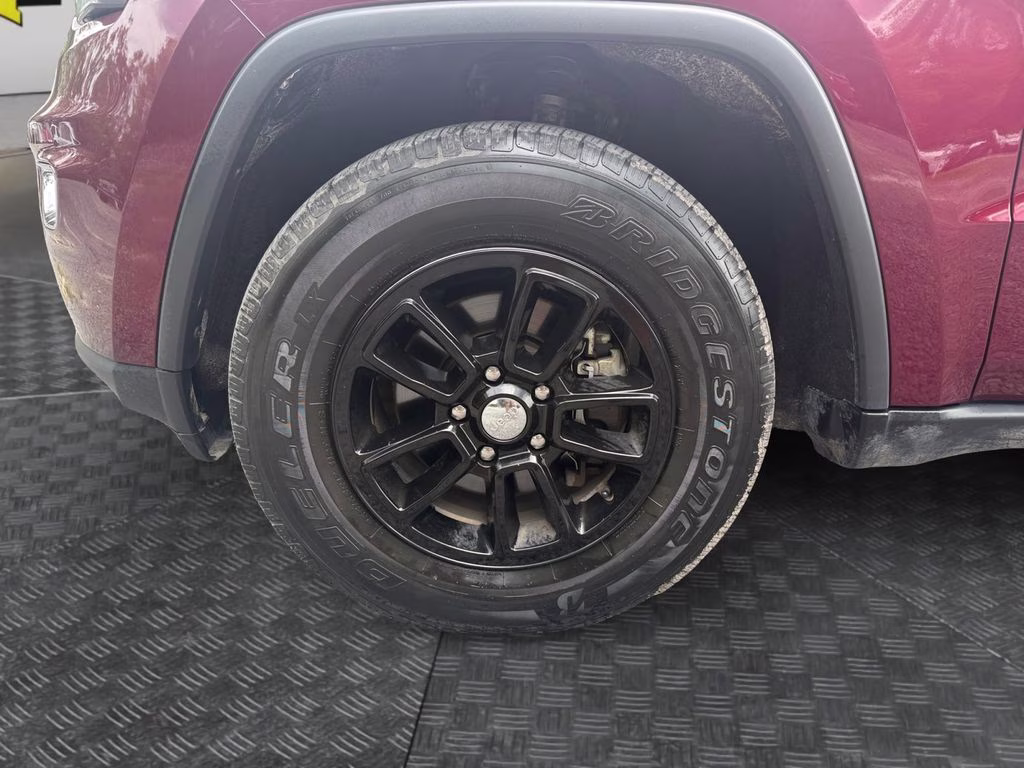2018 Velvet Red Pearlcoat Jeep Grand Cherokee Laredo E 4X4 SUV