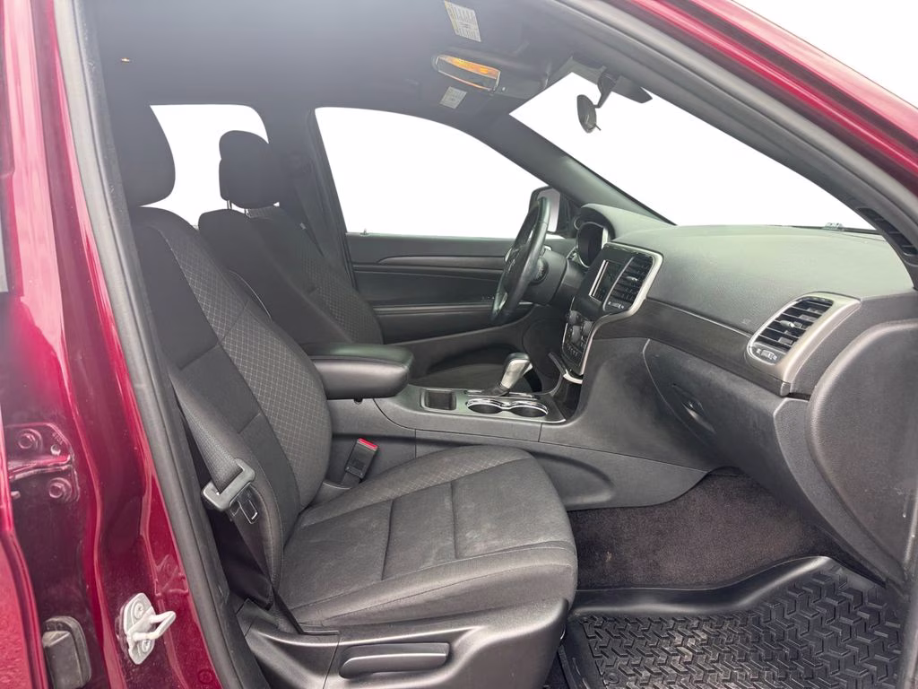2018 Velvet Red Pearlcoat Jeep Grand Cherokee Laredo E 4X4 SUV