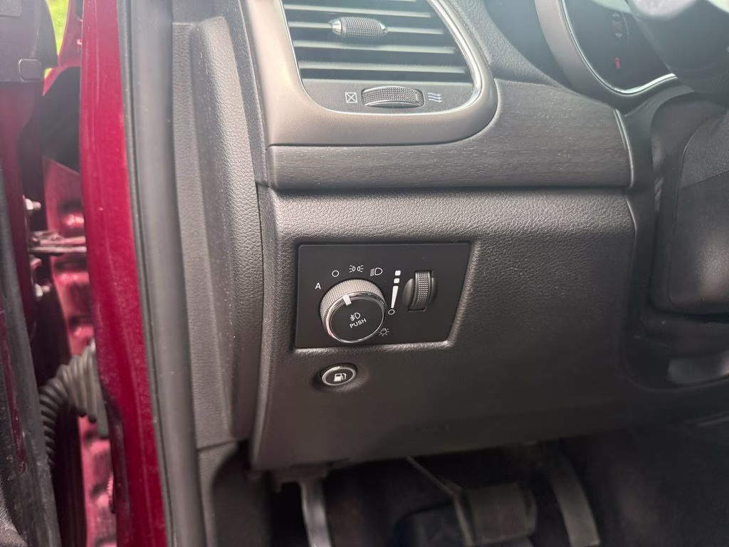 2018 Velvet Red Pearlcoat Jeep Grand Cherokee Laredo E 4X4 SUV