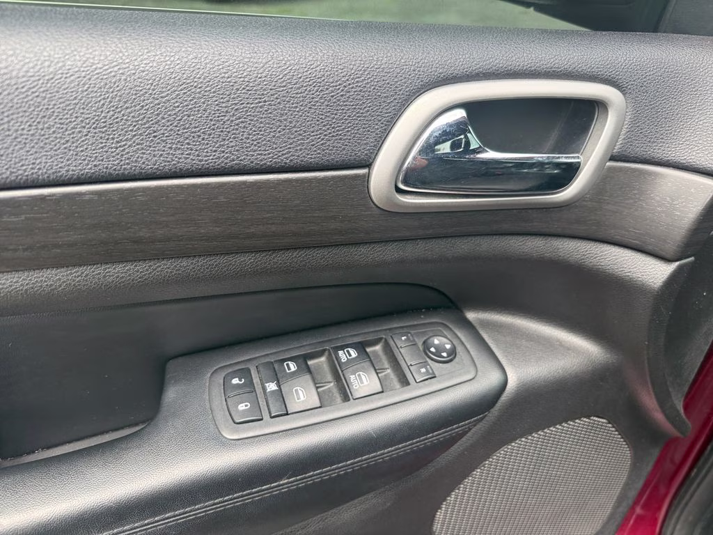 2018 Velvet Red Pearlcoat Jeep Grand Cherokee Laredo E 4X4 SUV
