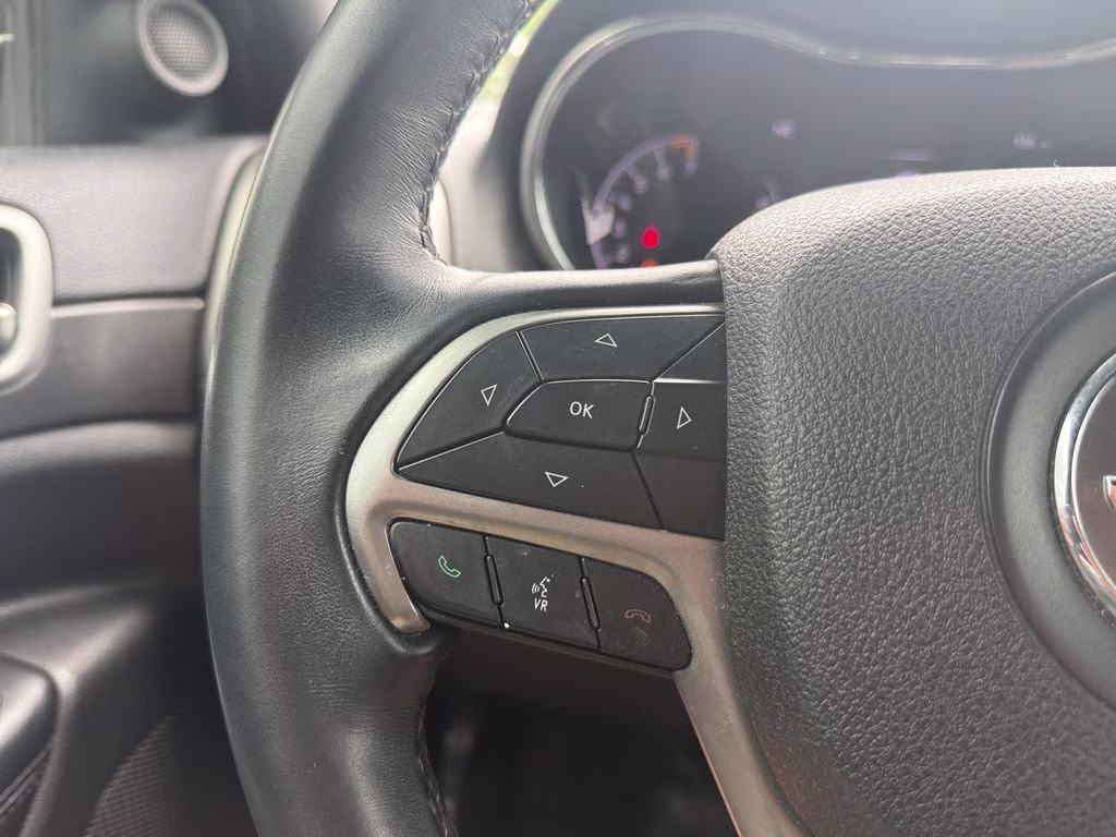 2018 Velvet Red Pearlcoat Jeep Grand Cherokee Laredo E 4X4 SUV