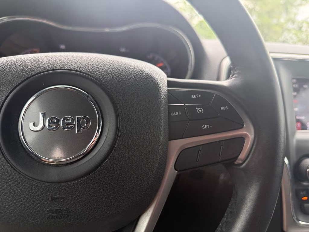 2018 Velvet Red Pearlcoat Jeep Grand Cherokee Laredo E 4X4 SUV