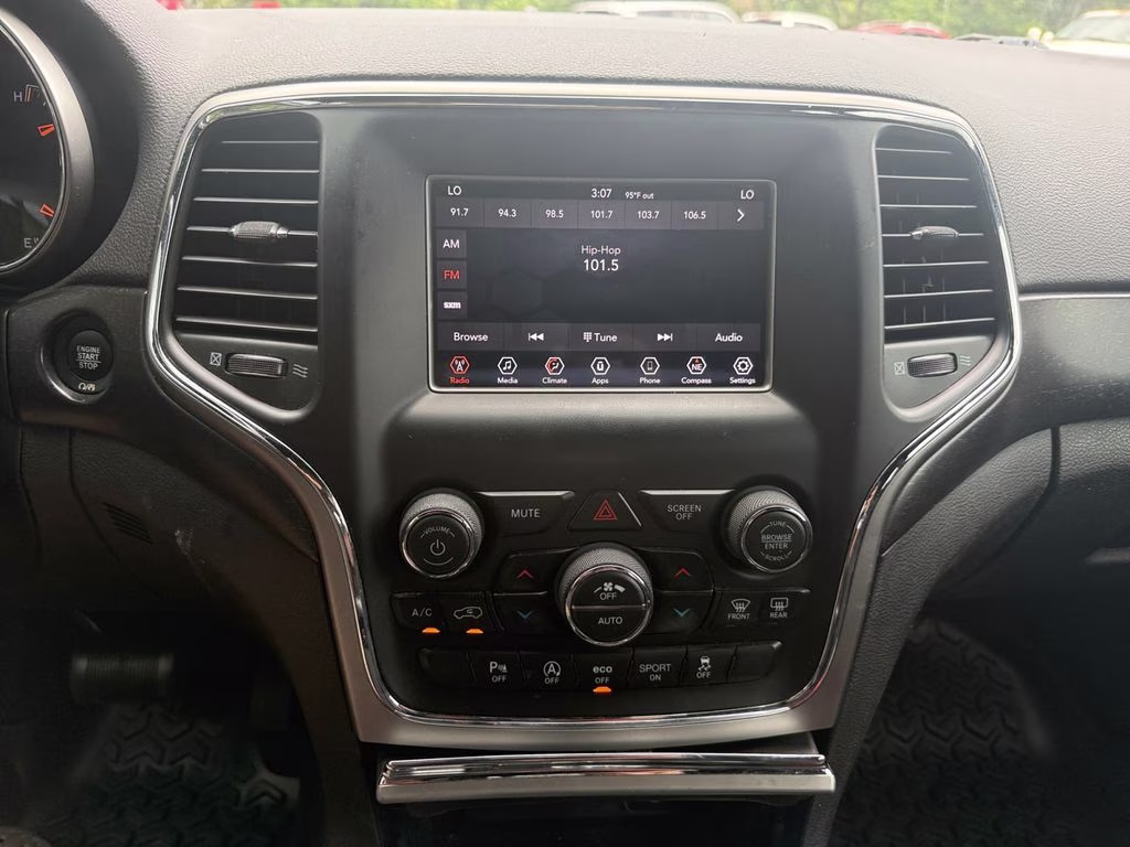 2018 Velvet Red Pearlcoat Jeep Grand Cherokee Laredo E 4X4 SUV