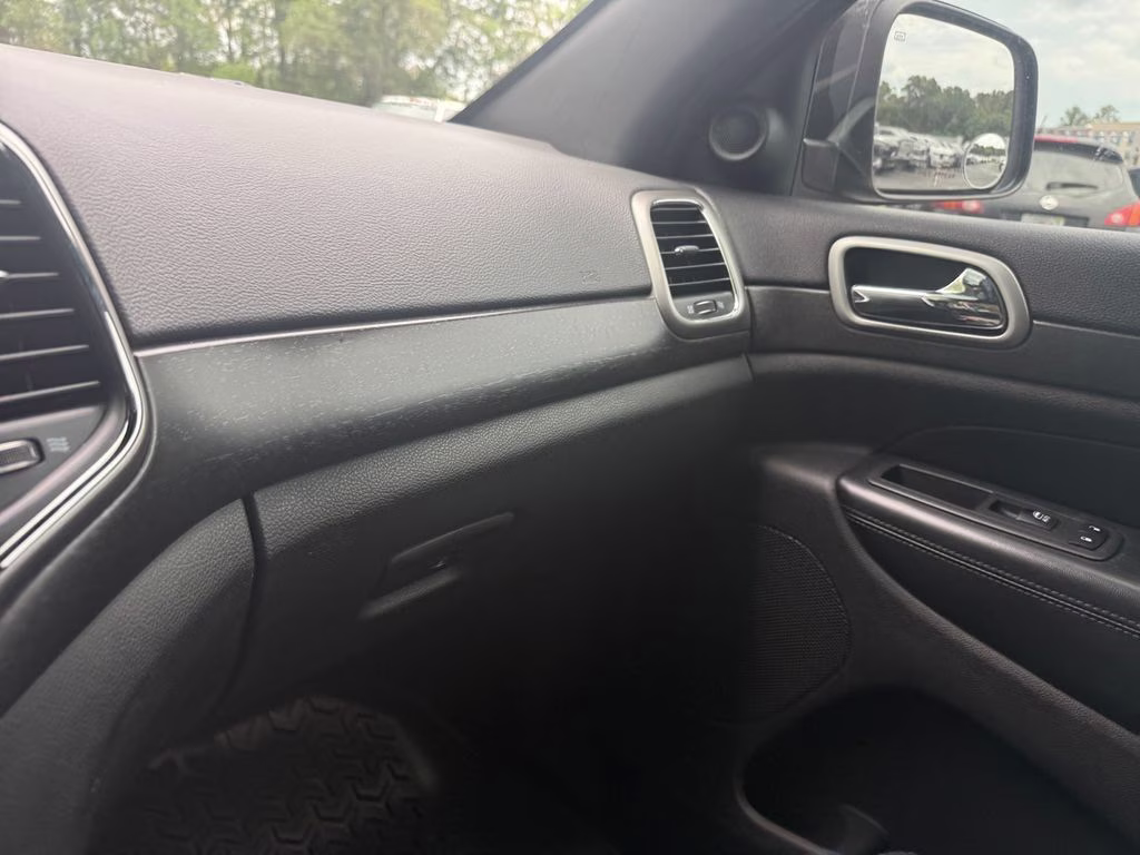 2018 Velvet Red Pearlcoat Jeep Grand Cherokee Laredo E 4X4 SUV