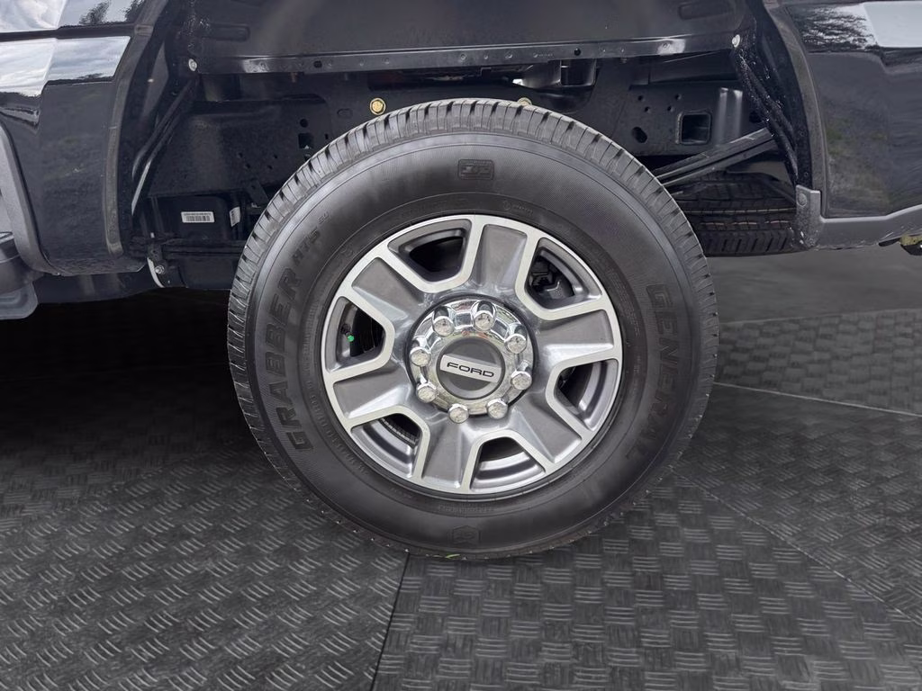 2026 Black Metallic Ford Super Duty F-250 SRW Lariat 4X4 Truck