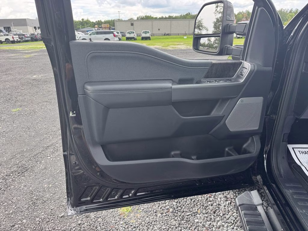 2026 Black Metallic Ford Super Duty F-250 SRW Lariat 4X4 Truck