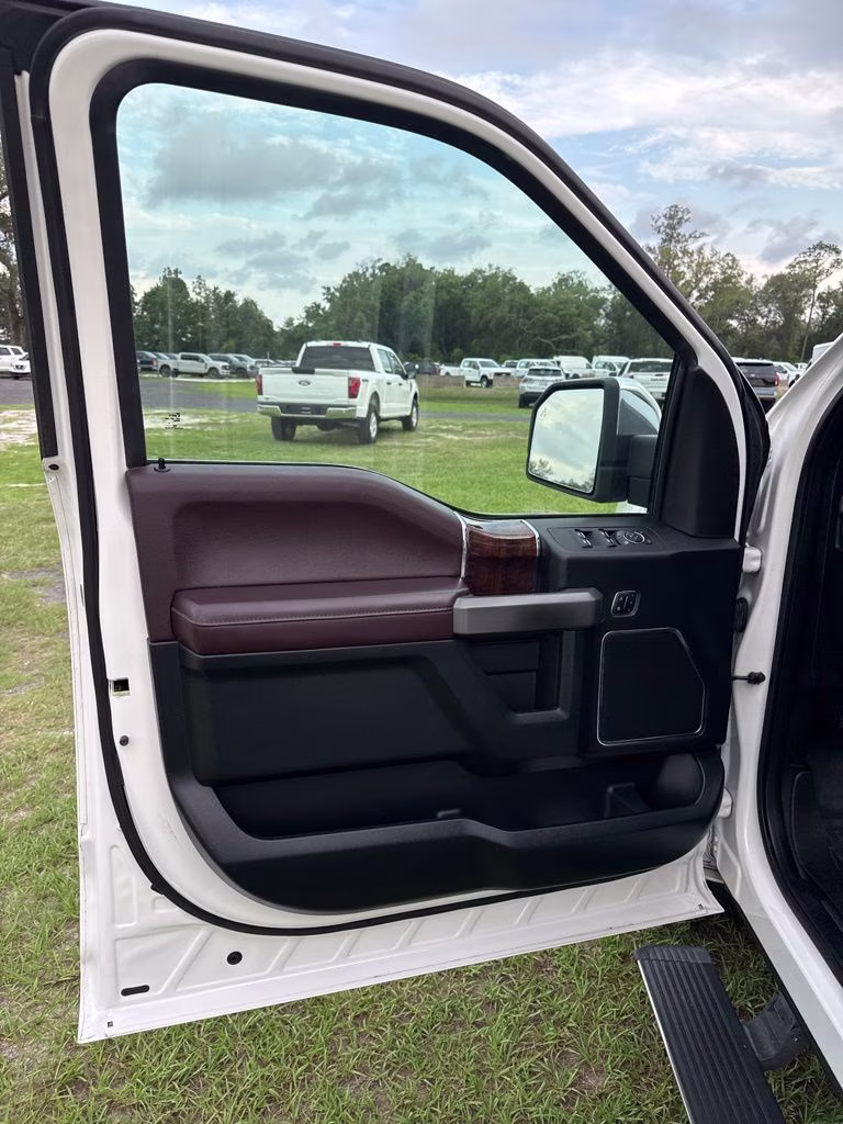 2016 White Platinum Clearcoat Metallic Ford F-150 Platinum 4X4 Truck
