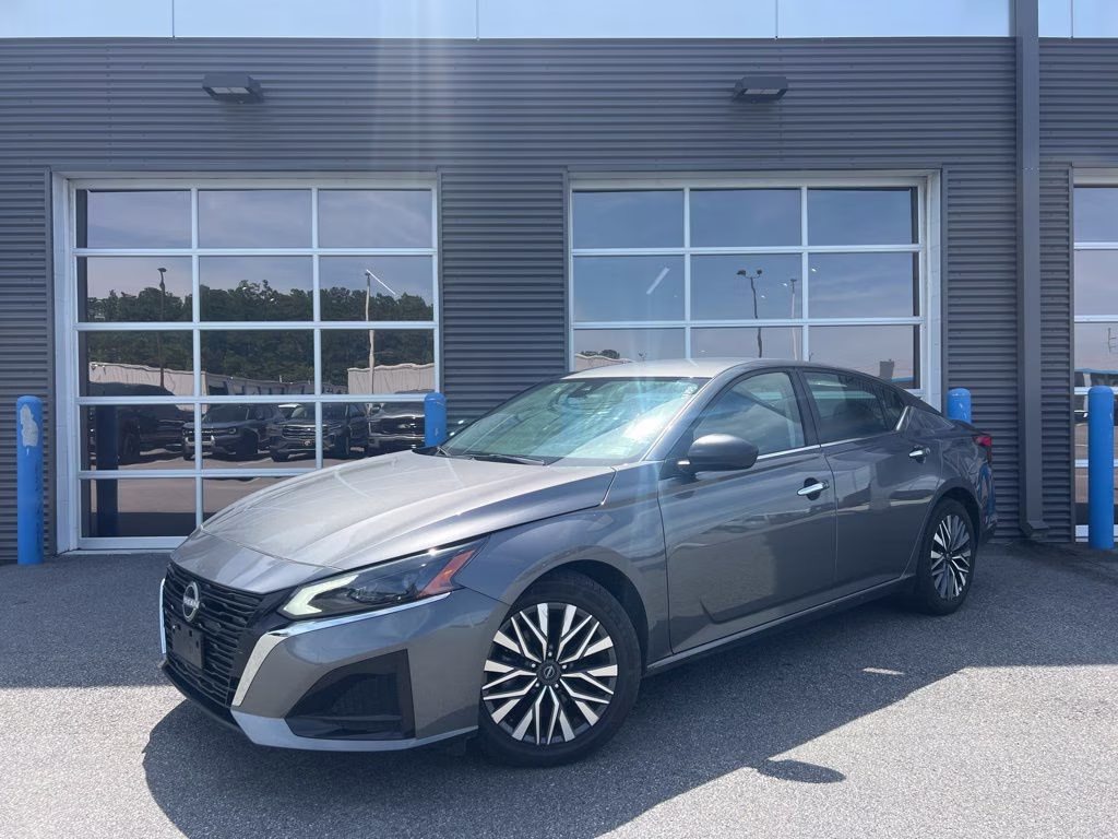 2024 Gun Metallic Nissan Altima 2.5 SV FWD Sedan