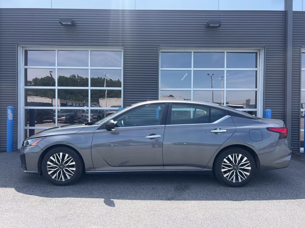 2024 Gun Metallic Nissan Altima 2.5 SV FWD Sedan
