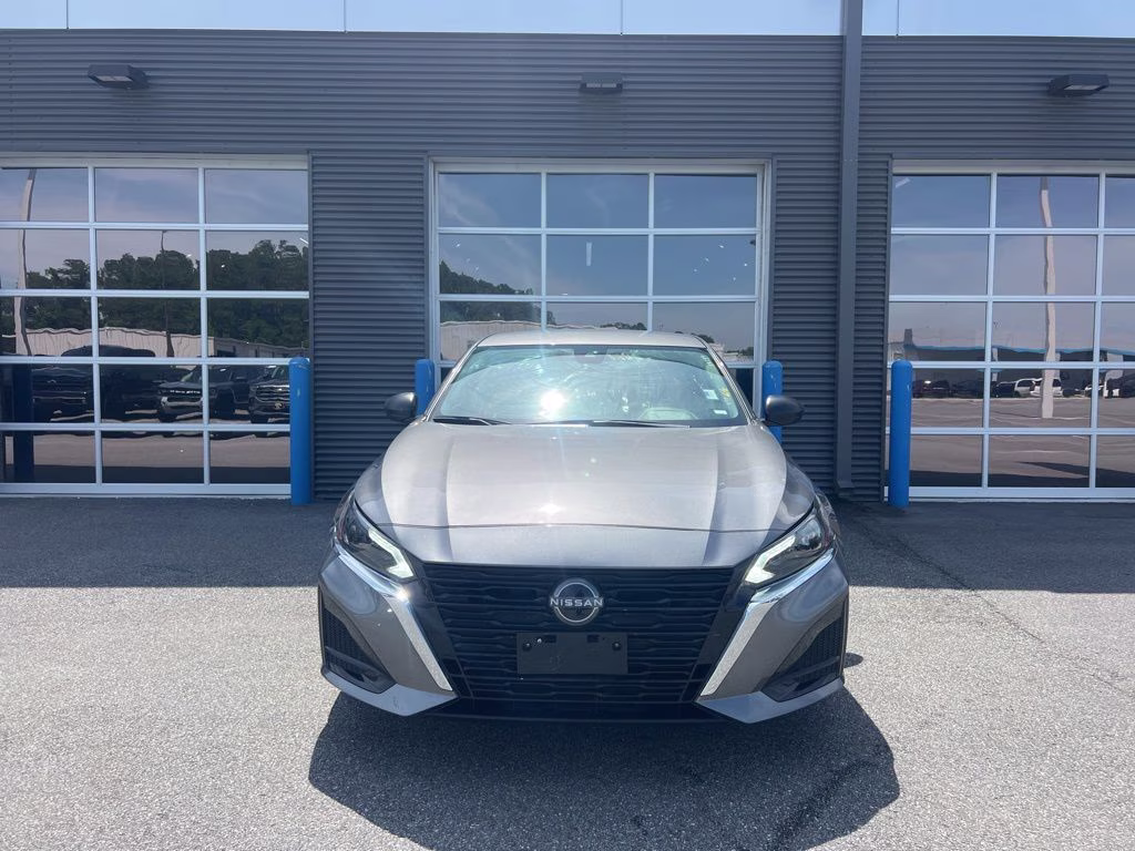 2024 Gun Metallic Nissan Altima 2.5 SV FWD Sedan