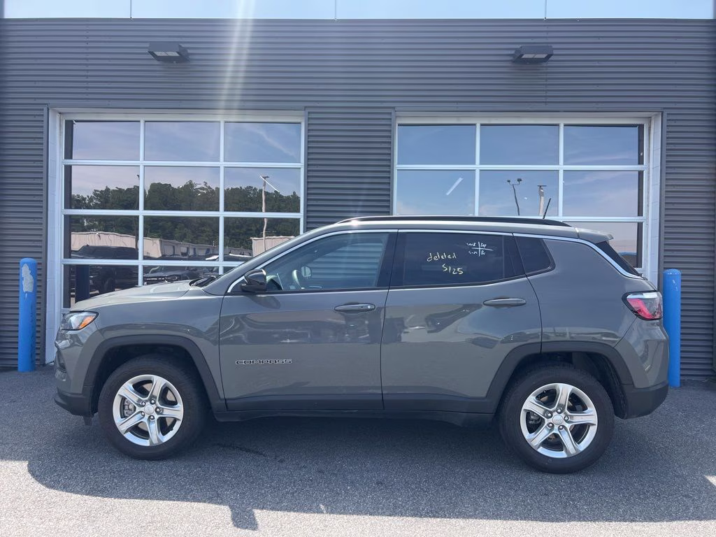 2024 Sting-Gray Clearcoat Jeep Compass Latitude 4X4 SUV