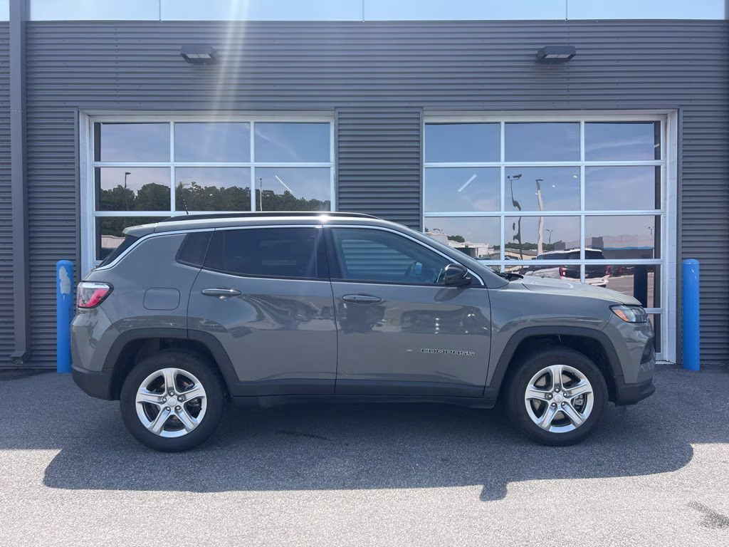 2024 Sting-Gray Clearcoat Jeep Compass Latitude 4X4 SUV