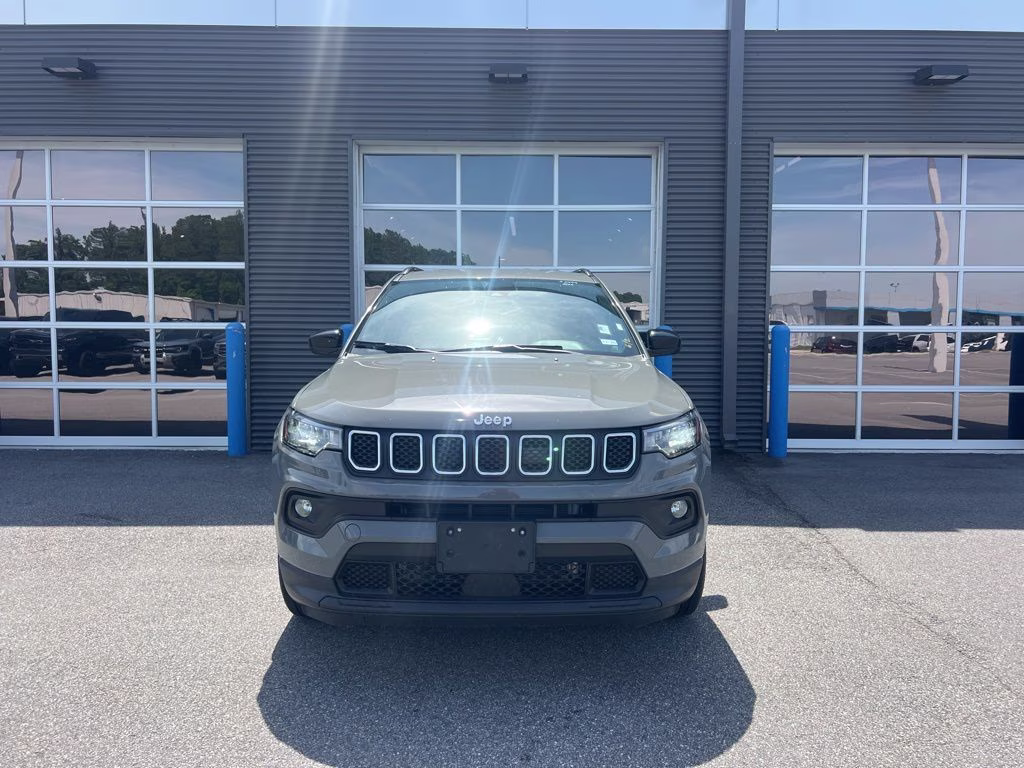 2024 Sting-Gray Clearcoat Jeep Compass Latitude 4X4 SUV