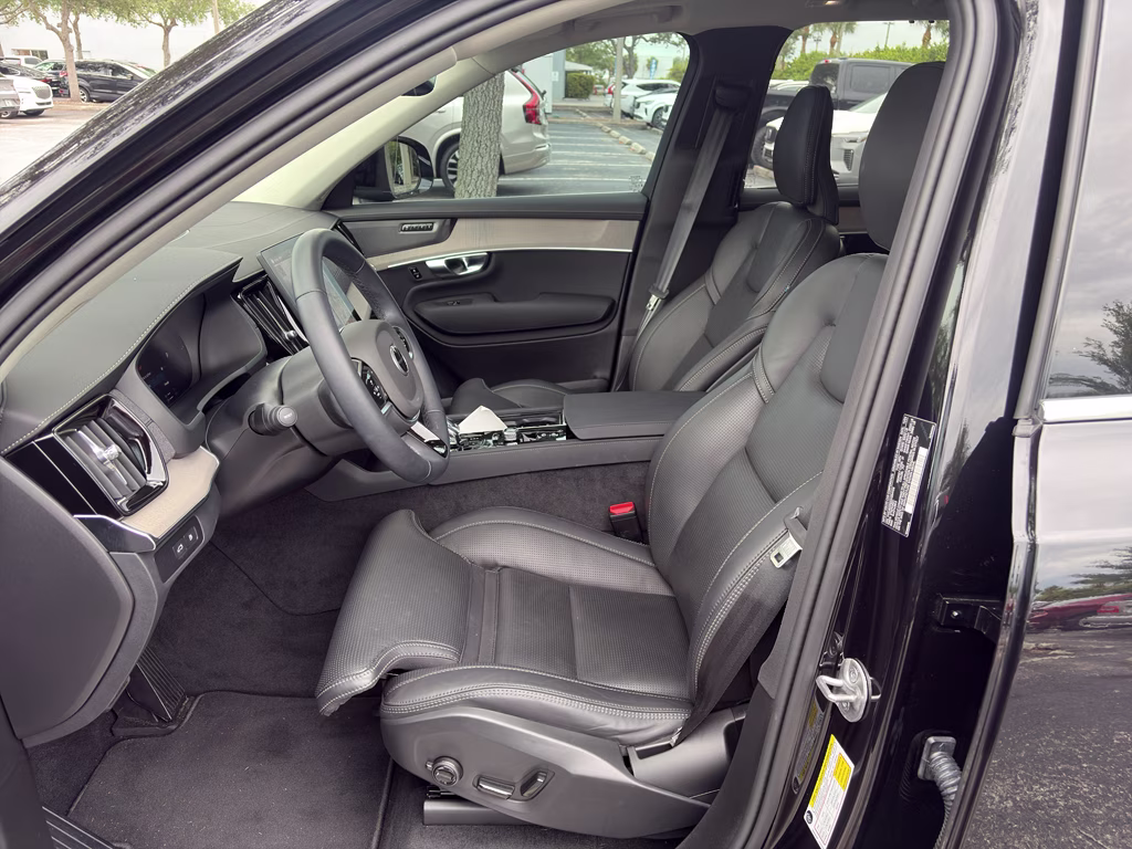 2025 Onyx Black Metallic Volvo XC90 Ultra AWD SUV