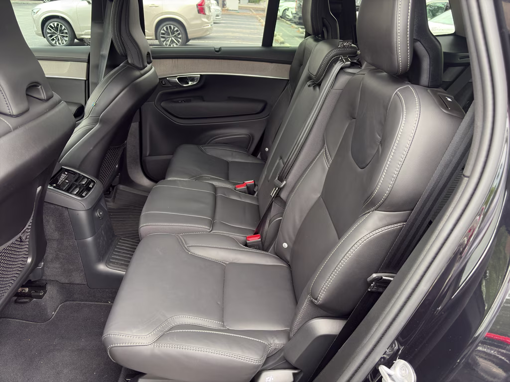2025 Onyx Black Metallic Volvo XC90 Ultra AWD SUV