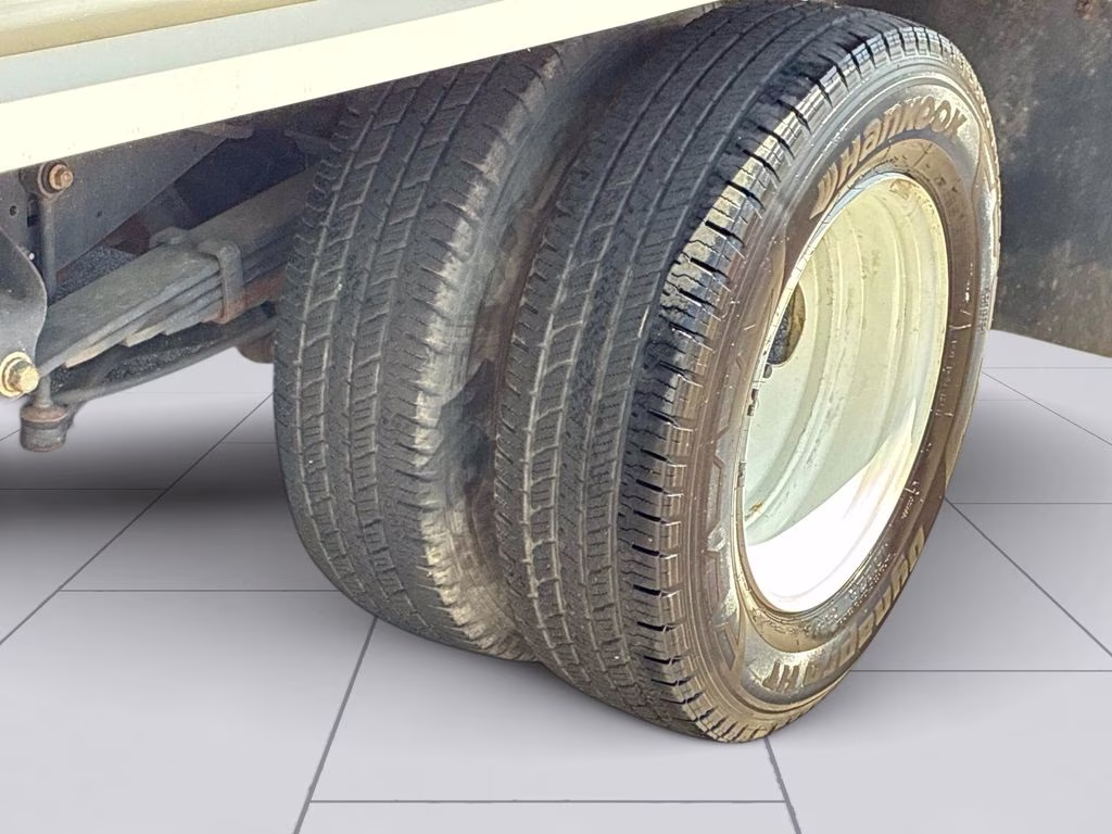 2024 Oxford White Ford E-350SD Base RWD Truck