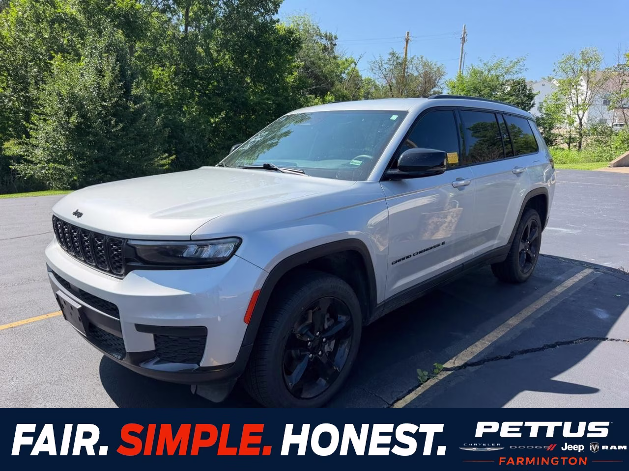 2023 Silver Zynith Jeep Grand Cherokee L 4WD Altitude 4X4 SUV