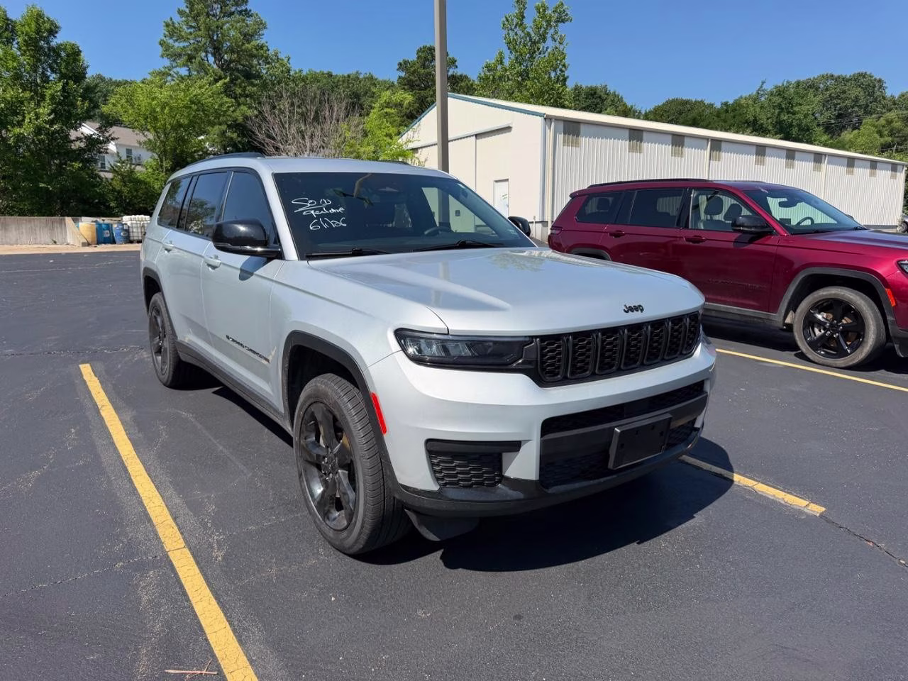2023 Silver Zynith Jeep Grand Cherokee L 4WD Altitude 4X4 SUV